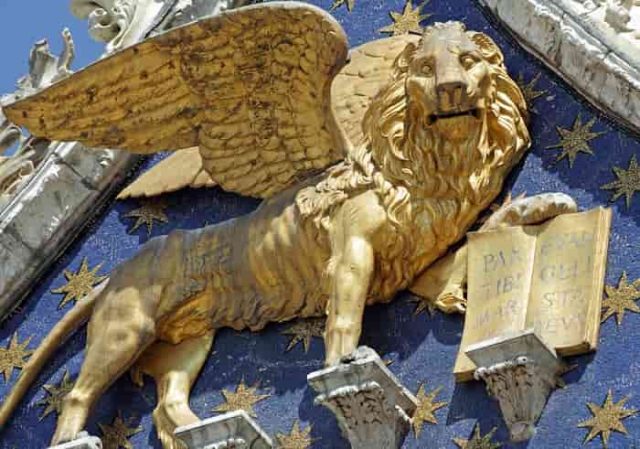 Φτερωτό βενετσιάνικο λιοντάρι-λεπτομέρεια από την πρόσοψη της βασιλικής San Marco του Ευαγγελιστή Μάρκου