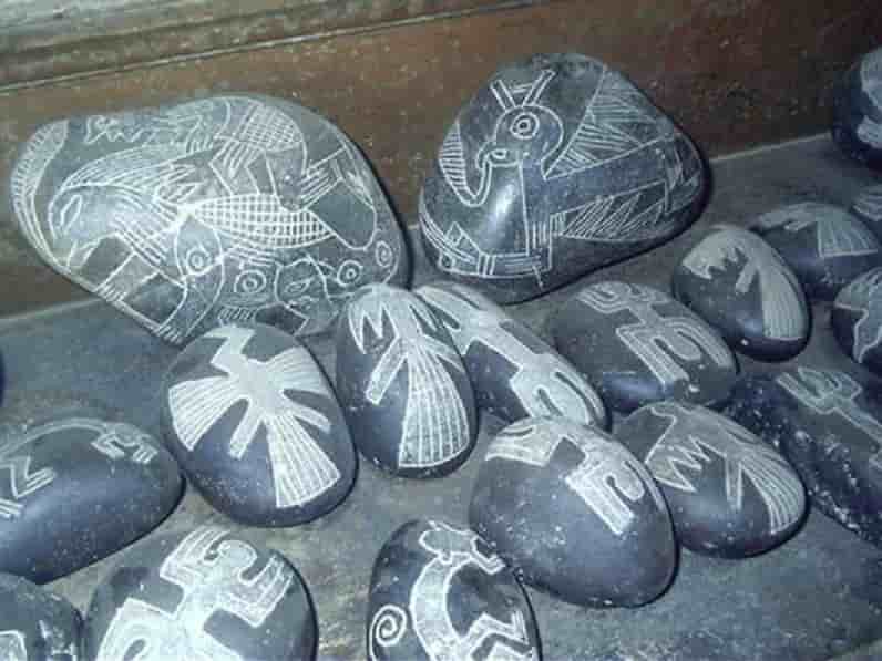 Το Διπλό Έψιλον στις Περουβιανές πέτρες Ica