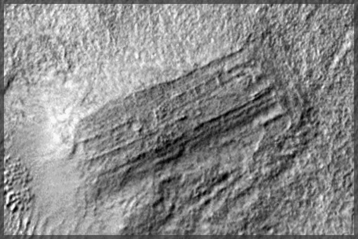 Θαμμένα «Ερείπια» στην Περιοχή ΕΛΛΑΣ του Άρη (εικόνες)